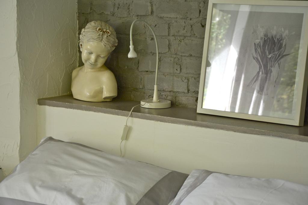 Chambres D'Hotes, Gites La Petite Madeleine La Madelaine-sous-Montreuil Exteriör bild