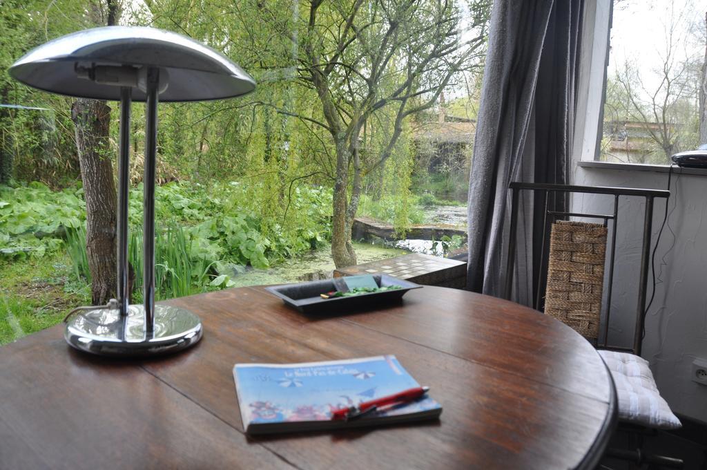 Chambres D'Hotes, Gites La Petite Madeleine La Madelaine-sous-Montreuil Exteriör bild